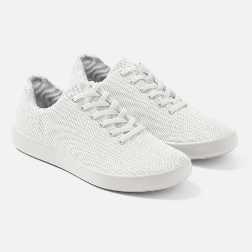 Atoms Model 000 unisex white sneakers. EUC Size 10 Men's, Women's 11.5